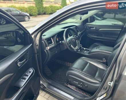 Серый Тойота Хайлендер, объемом двигателя 3.46 л и пробегом 81 тыс. км за 35000 $, фото 12 на Automoto.ua