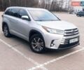 Сірий Тойота Хайлендер, об'ємом двигуна 3.46 л та пробігом 62 тис. км за 27500 $, фото 1 на Automoto.ua