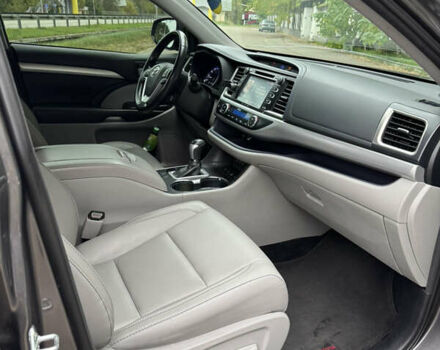 Серый Тойота Хайлендер, объемом двигателя 3.46 л и пробегом 127 тыс. км за 30000 $, фото 17 на Automoto.ua