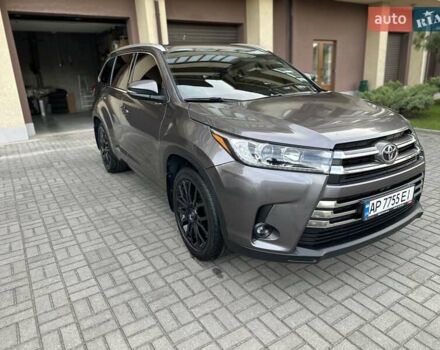 Серый Тойота Хайлендер, объемом двигателя 3.46 л и пробегом 81 тыс. км за 35000 $, фото 3 на Automoto.ua