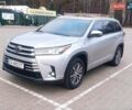 Сірий Тойота Хайлендер, об'ємом двигуна 3.46 л та пробігом 62 тис. км за 27500 $, фото 4 на Automoto.ua