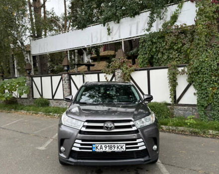 Серый Тойота Хайлендер, объемом двигателя 3.46 л и пробегом 127 тыс. км за 30000 $, фото 2 на Automoto.ua