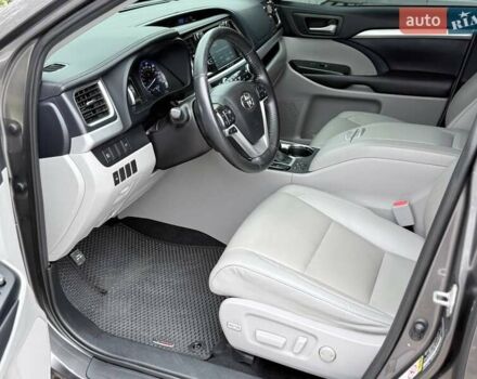 Сірий Тойота Хайлендер, об'ємом двигуна 3.5 л та пробігом 149 тис. км за 32999 $, фото 18 на Automoto.ua