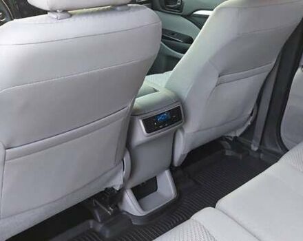 Сірий Тойота Хайлендер, об'ємом двигуна 2.7 л та пробігом 21 тис. км за 28899 $, фото 3 на Automoto.ua