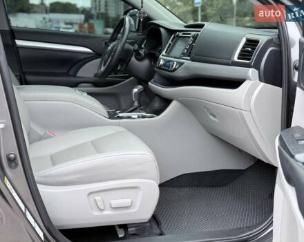 Сірий Тойота Хайлендер, об'ємом двигуна 3.5 л та пробігом 149 тис. км за 32999 $, фото 31 на Automoto.ua