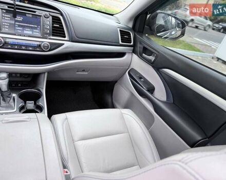 Сірий Тойота Хайлендер, об'ємом двигуна 3.5 л та пробігом 149 тис. км за 32999 $, фото 29 на Automoto.ua