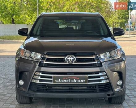 Серый Тойота Хайлендер, объемом двигателя 3.46 л и пробегом 89 тыс. км за 33999 $, фото 1 на Automoto.ua