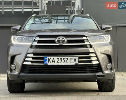 Тойота Хайлендер 2019 в Киеве на Automoto.ua Серый Тойота Хайлендер, объемом двигателя 3.46 л и пробегом 59 тыс. км за 35000 $, фото 14 на Automoto.ua