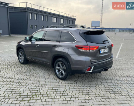 Серый Тойота Хайлендер, объемом двигателя 3.46 л и пробегом 114 тыс. км за 33800 $, фото 4 на Automoto.ua