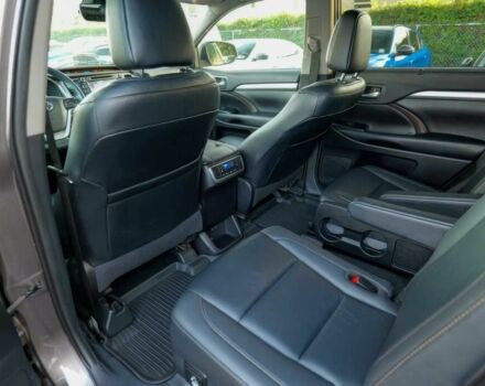 Сірий Тойота Хайлендер, об'ємом двигуна 3.5 л та пробігом 50 тис. км за 17500 $, фото 12 на Automoto.ua