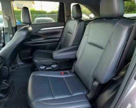 Сірий Тойота Хайлендер, об'ємом двигуна 3.5 л та пробігом 50 тис. км за 17500 $, фото 9 на Automoto.ua