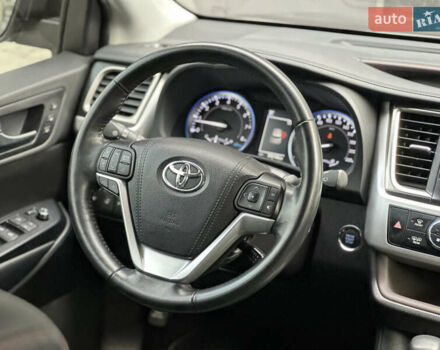 Тойота Хайлендер 2019 в Киеве на Automoto.ua Серый Тойота Хайлендер, объемом двигателя 3.46 л и пробегом 59 тыс. км за 35000 $, фото 36 на Automoto.ua