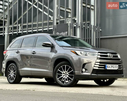 Тойота Хайлендер 2019 в Киеве на Automoto.ua Серый Тойота Хайлендер, объемом двигателя 3.46 л и пробегом 59 тыс. км за 35000 $, фото 5 на Automoto.ua