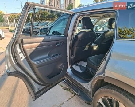 Сірий Тойота Хайлендер, об'ємом двигуна 2.5 л та пробігом 126 тис. км за 41990 $, фото 17 на Automoto.ua