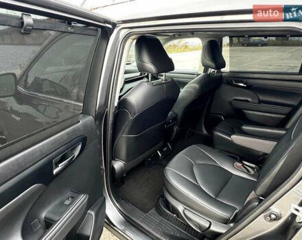 Сірий Тойота Хайлендер, об'ємом двигуна 2.49 л та пробігом 145 тис. км за 43000 $, фото 15 на Automoto.ua