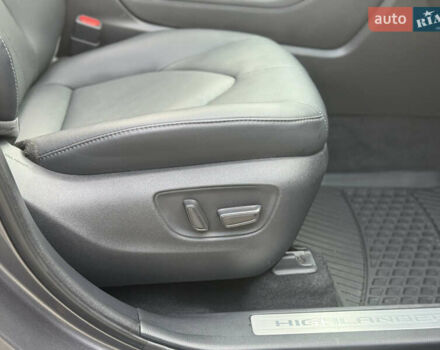 Сірий Тойота Хайлендер, об'ємом двигуна 3.46 л та пробігом 23 тис. км за 40789 $, фото 48 на Automoto.ua