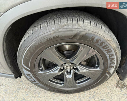 Тойота Хайлендер 2021 в Ровно на Automoto.ua Серый Тойота Хайлендер, объемом двигателя 2.49 л и пробегом 92 тыс. км за 39500 $, фото 23 на Automoto.ua