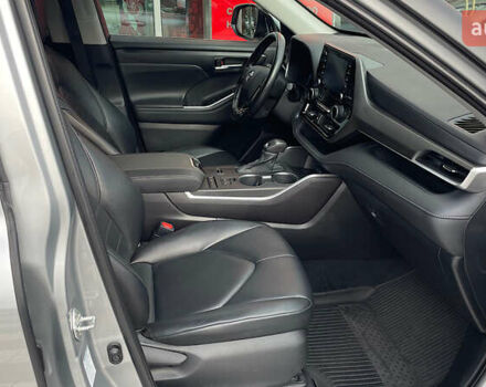 Серый Тойота Хайлендер, объемом двигателя 2.49 л и пробегом 98 тыс. км за 39905 $, фото 5 на Automoto.ua