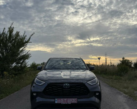 Тойота Хайлендер 2021 в Ровно на Automoto.ua Серый Тойота Хайлендер, объемом двигателя 2.49 л и пробегом 92 тыс. км за 39500 $, фото 2 на Automoto.ua