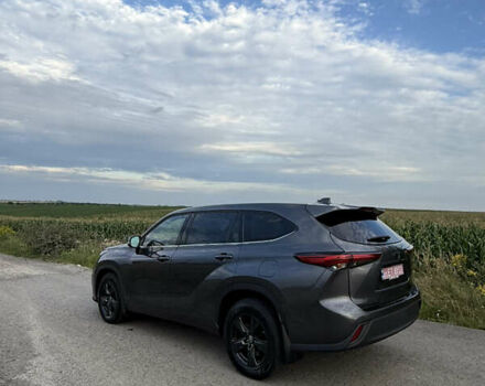 Тойота Хайлендер 2021 в Ровно на Automoto.ua Серый Тойота Хайлендер, объемом двигателя 2.49 л и пробегом 92 тыс. км за 39500 $, фото 3 на Automoto.ua