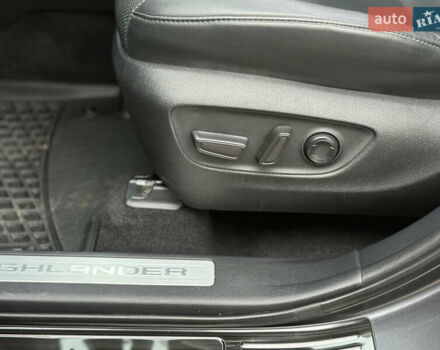 Сірий Тойота Хайлендер, об'ємом двигуна 3.46 л та пробігом 23 тис. км за 40789 $, фото 16 на Automoto.ua
