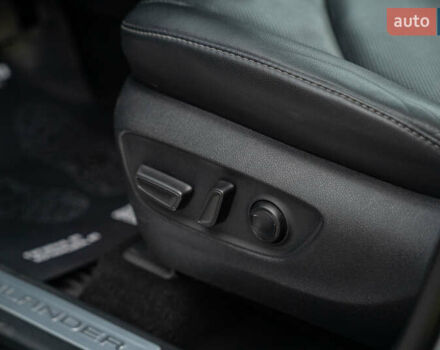 Сірий Тойота Хайлендер, об'ємом двигуна 3.46 л та пробігом 26 тис. км за 43900 $, фото 19 на Automoto.ua