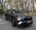 Тойота Хайлендер 2021 в Киеве на Automoto.ua Серый Тойота Хайлендер, объемом двигателя 2.49 л и пробегом 40 тыс. км за 44500 $, фото 4 на Automoto.ua