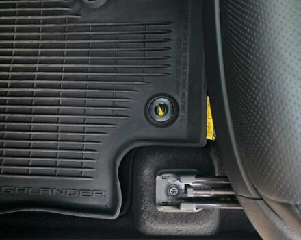 Серый Тойота Хайлендер, объемом двигателя 3.46 л и пробегом 13 тыс. км за 53500 $, фото 22 на Automoto.ua