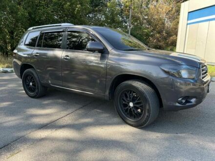 Серый Тойота Хайлендер, объемом двигателя 3.5 л и пробегом 195 тыс. км за 10300 $, фото 1 на Automoto.ua