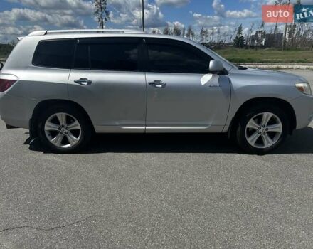 Серый Тойота Хайлендер, объемом двигателя 3.5 л и пробегом 376 тыс. км за 12000 $, фото 1 на Automoto.ua