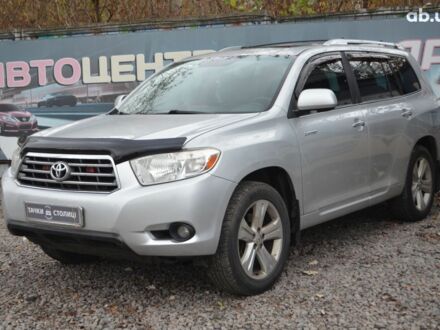 Серый Тойота Хайлендер, объемом двигателя 0 л и пробегом 221 тыс. км за 12000 $, фото 1 на Automoto.ua