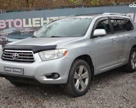 Серый Тойота Хайлендер, объемом двигателя 0 л и пробегом 221 тыс. км за 12000 $, фото 1 на Automoto.ua