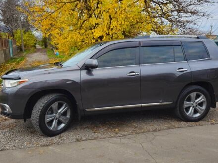 Серый Тойота Хайлендер, объемом двигателя 3.5 л и пробегом 155 тыс. км за 19500 $, фото 1 на Automoto.ua