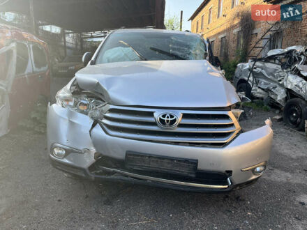 Серый Тойота Хайлендер, объемом двигателя 3.46 л и пробегом 180 тыс. км за 8000 $, фото 1 на Automoto.ua