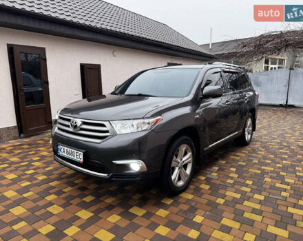 Серый Тойота Хайлендер, объемом двигателя 3.5 л и пробегом 180 тыс. км за 20500 $, фото 1 на Automoto.ua