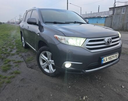 Серый Тойота Хайлендер, объемом двигателя 3.5 л и пробегом 268 тыс. км за 17000 $, фото 1 на Automoto.ua