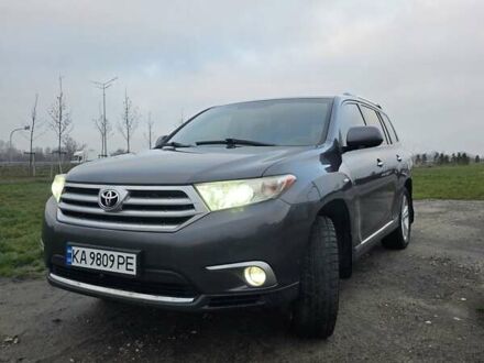 Серый Тойота Хайлендер, объемом двигателя 3.5 л и пробегом 268 тыс. км за 17000 $, фото 1 на Automoto.ua