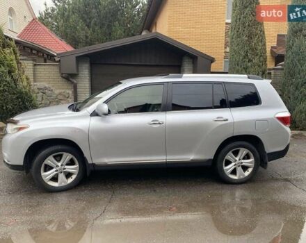 Серый Тойота Хайлендер, объемом двигателя 3.46 л и пробегом 282 тыс. км за 16000 $, фото 1 на Automoto.ua