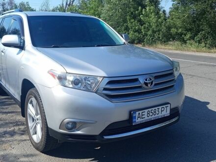 Сірий Тойота Хайлендер, об'ємом двигуна 3.5 л та пробігом 176 тис. км за 15900 $, фото 1 на Automoto.ua