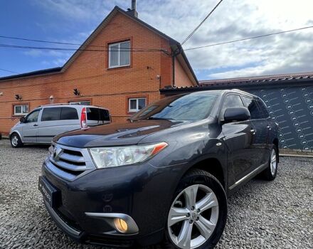 Серый Тойота Хайлендер, объемом двигателя 3.5 л и пробегом 300 тыс. км за 15000 $, фото 1 на Automoto.ua