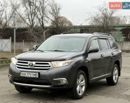 Серый Тойота Хайлендер, объемом двигателя 0 л и пробегом 124 тыс. км за 16900 $, фото 1 на Automoto.ua