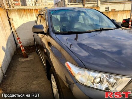 Тойота Хайлендер 2013 в Новомосковске на Automoto.ua Серый Тойота Хайлендер, объемом двигателя 35 л и пробегом 184 тыс. км за 21500 $, фото 1 на Automoto.ua