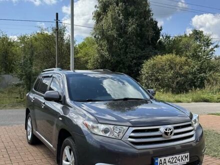 Тойота Хайлендер 2013 у Києві на Automoto.ua Сірий Тойота Хайлендер, об'ємом двигуна 3.46 л та пробігом 175 тис. км за 17500 $, фото 1 на Automoto.ua