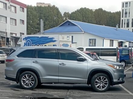 Серый Тойота Хайлендер, объемом двигателя 2.7 л и пробегом 180 тыс. км за 22000 $, фото 1 на Automoto.ua