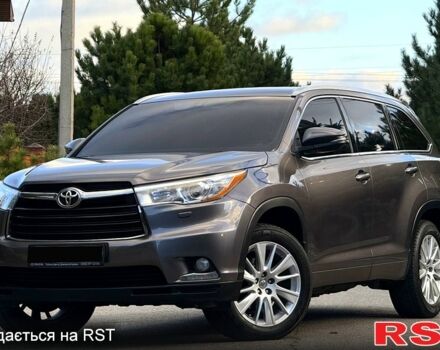 Серый Тойота Хайлендер, объемом двигателя 3.5 л и пробегом 132 тыс. км за 23200 $, фото 1 на Automoto.ua