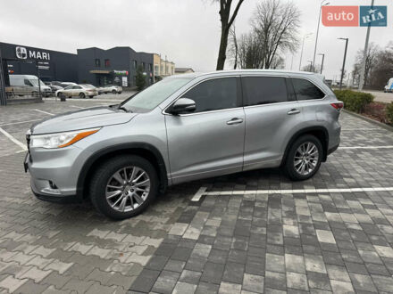 Серый Тойота Хайлендер, объемом двигателя 2.67 л и пробегом 227 тыс. км за 23400 $, фото 1 на Automoto.ua