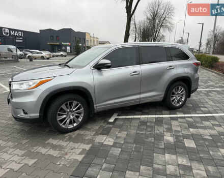 Серый Тойота Хайлендер, объемом двигателя 2.67 л и пробегом 227 тыс. км за 23400 $, фото 1 на Automoto.ua