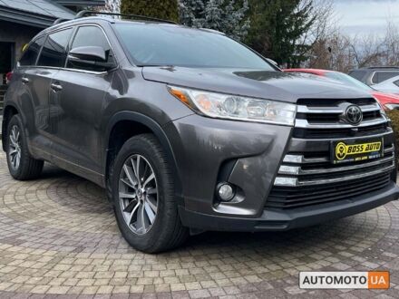 Тойота Хайлендер 2017 у Львові на Automoto.ua Сірий Тойота Хайлендер, об'ємом двигуна 3.5 л та пробігом 77 тис. км за 27500 $, фото 1 на Automoto.ua