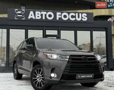 Серый Тойота Хайлендер, объемом двигателя 2.67 л и пробегом 174 тыс. км за 25990 $, фото 1 на Automoto.ua