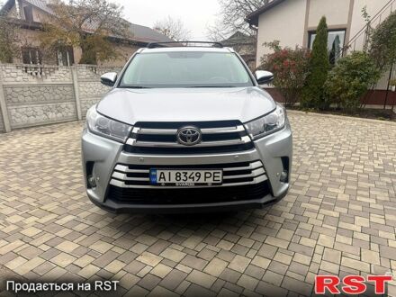 Серый Тойота Хайлендер, объемом двигателя 3.5 л и пробегом 182 тыс. км за 27500 $, фото 1 на Automoto.ua
